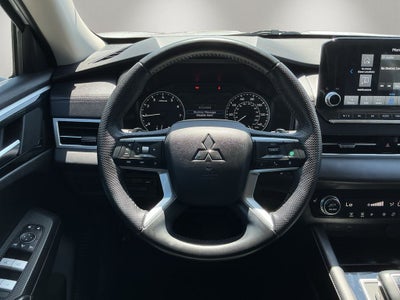 2023 Mitsubishi Outlander SE