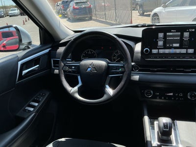 2023 Mitsubishi Outlander SE