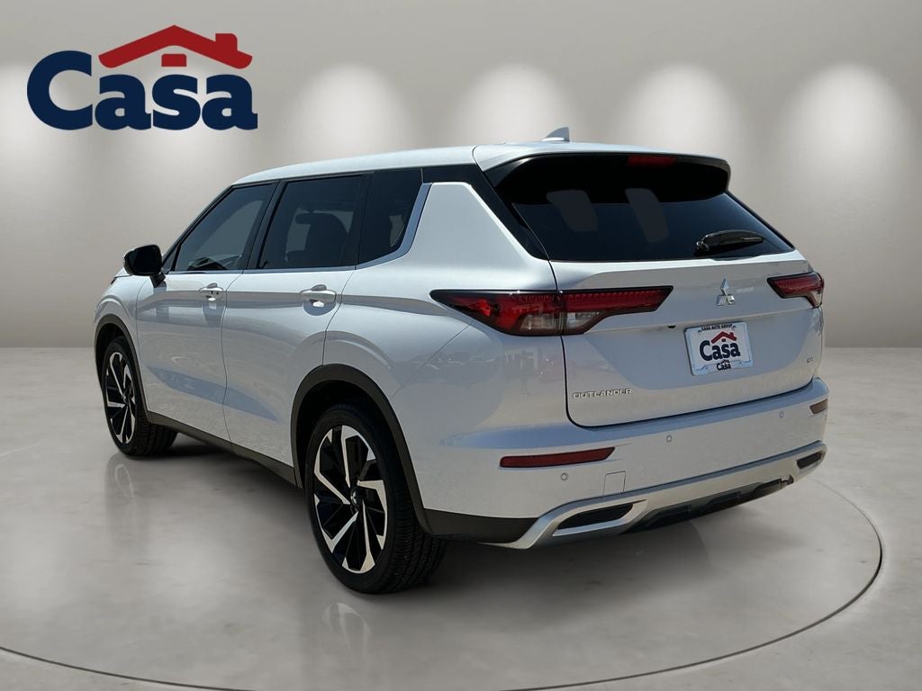 2023 Mitsubishi Outlander SE