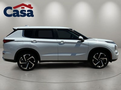 2023 Mitsubishi Outlander SE