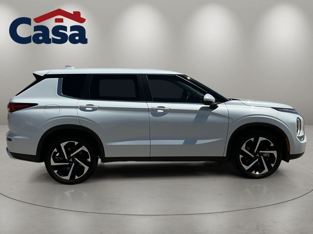 2023 Mitsubishi Outlander SE