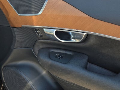 2022 Volvo XC90 T6 Momentum