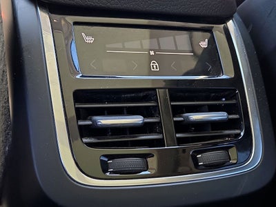 2022 Volvo XC90 T6 Momentum