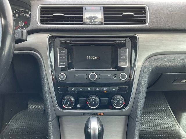 2015 Volkswagen Passat 1.8T SE