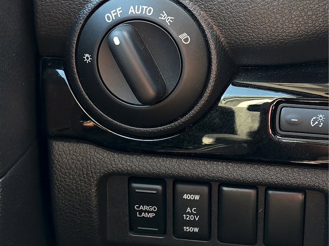 2024 Nissan TITAN Crew Cab SV