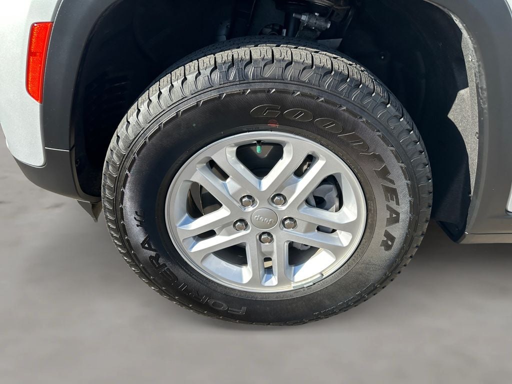 2024 Jeep Grand Cherokee Laredo 4x4