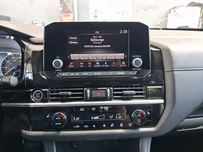 2024 Nissan Pathfinder SV